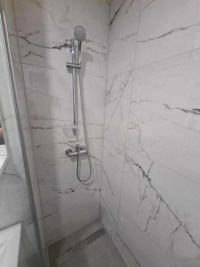 Apartman Yellow - Self Check In Осиек Экстерьер фото